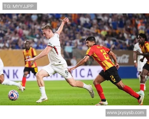 切尔西足球队新晋后卫领袖崭露头角展现卓越防守实力